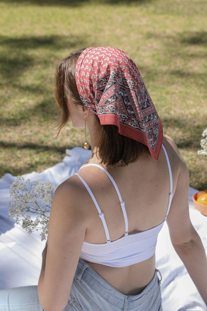 Floral Vine Neckerchief – Perfect Retro Bandana Accessory: Black