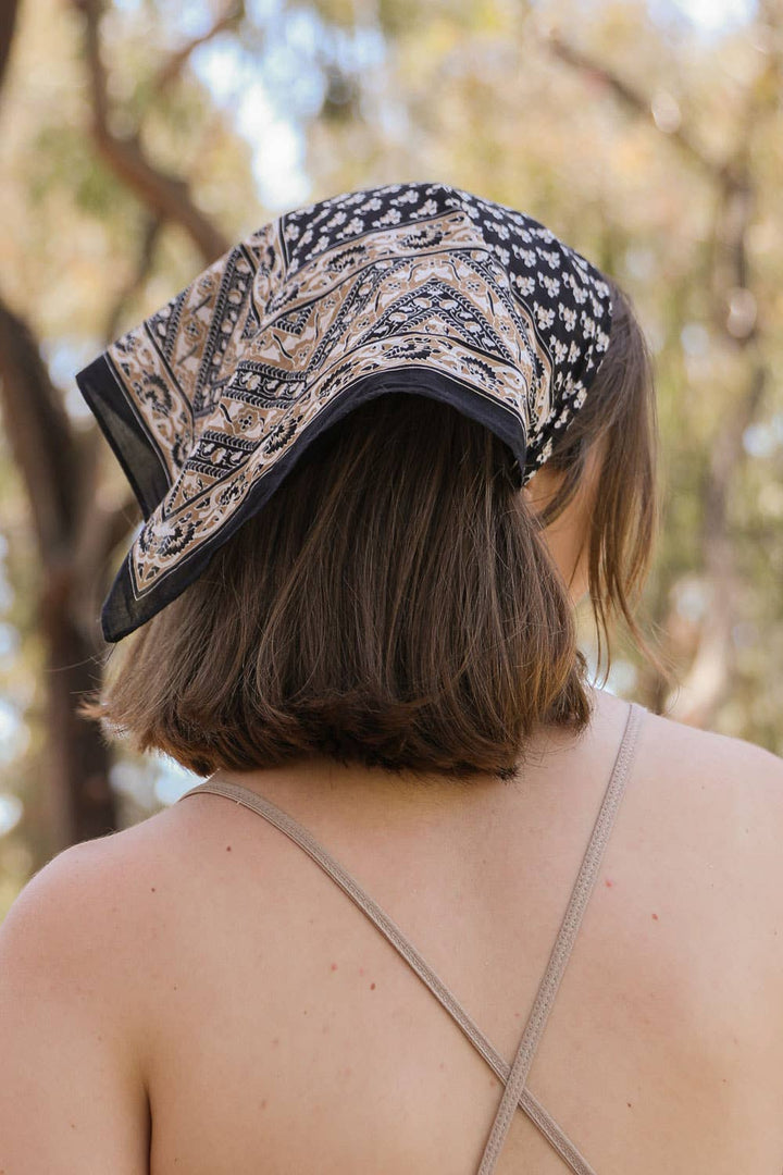 Floral Vine Neckerchief – Perfect Retro Bandana Accessory: Black